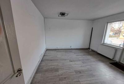 Spațiu comercial, de 33 mp, în 7 Noiembrie - 3