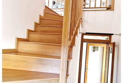 Casă cu 5 camere cu Canalizare în Florilor - 1