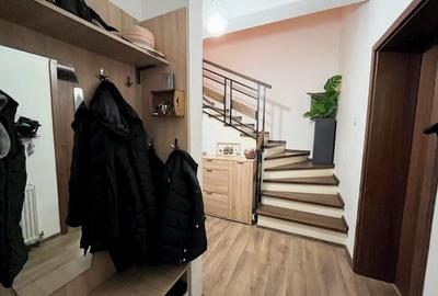 Vand ½ duplex in Ghiroda, 4 Camere, zona excelenta, 2 Locuri de Parcare,  AC - 15