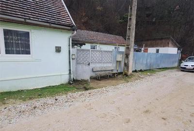 Casă cu 3 camere cu Teren 150 Mp în Central - 1