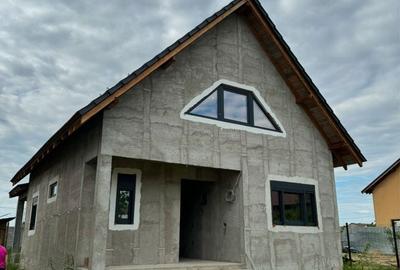 Casă cu 4 camere cu Teren 500 Mp în Șimian - 2