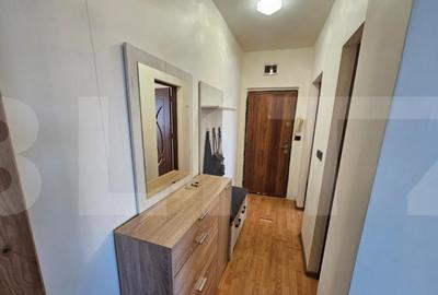 Apartament cu 3 camere semidecomandat în Soarelui