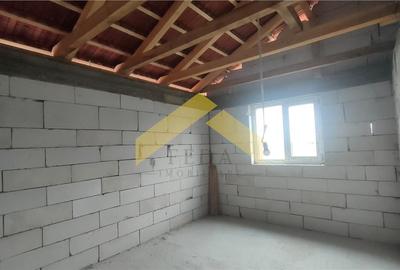 Casa la rosu de vanzare in localitatea Fantanele - 6