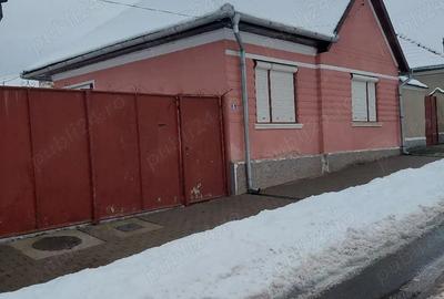 Casă cu 3 camere în Central