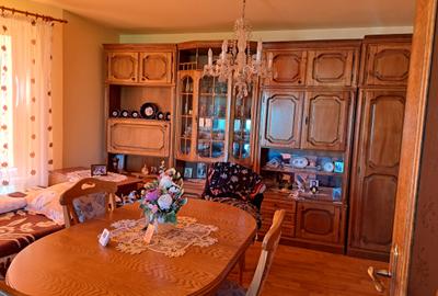 Casa-Vila ultrafinisata in regim D+P+E cu toate utilitatile cu 900 mp,teren - 9
