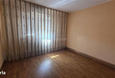 Apartament cu 2 camere decomandat în 1 Mai - 2
