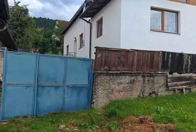 Casa de vanzare cu patru camere in Sacele - 9