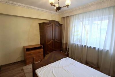 Apartament cu 4 camere decomandat, mobilat în Central - 1