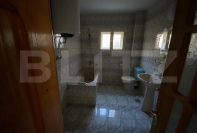 Casă cu 5 camere cu Canalizare în Central - 9