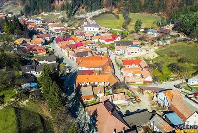 FILM! Casa saseasca, renovata exterior, in centrul localitatii Holbav, Brasov. - 2