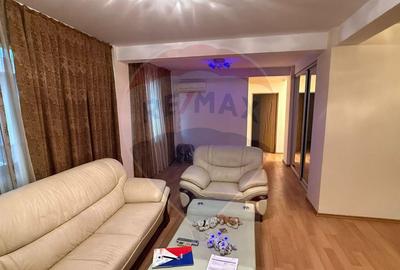 Apartament cu 3 camere semidecomandat, mobilat în Central