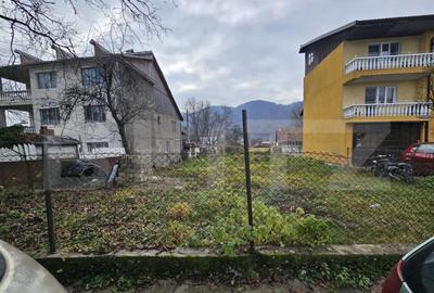 Teren de 1390 mp, în Central - 4