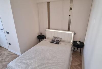 Apartament  cu 2 camere, ultrafinisat, zona semicentrala, etaj intermediar - 3