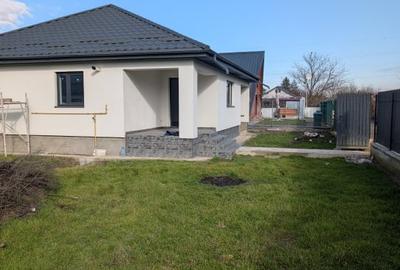 Casa cu garaj Lilieci- teren 540m, canalizare, apa, gaz. - 17