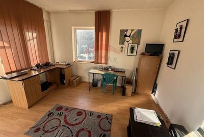 Casă cu 5 camere cu Teren 232 Mp în Central - 2