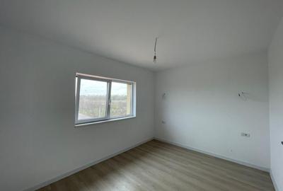 Duplex cu 5 camere cu Canalizare în Ghiroda - 8