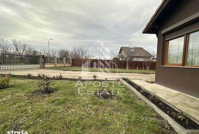 Casă cu 5 camere cu Teren 306 Mp în Sânmihaiu Român - 2