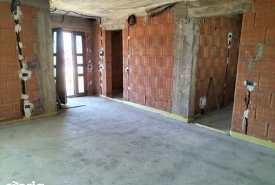 Casă cu 4 camere cu Teren 200 Mp în Cordun - 1