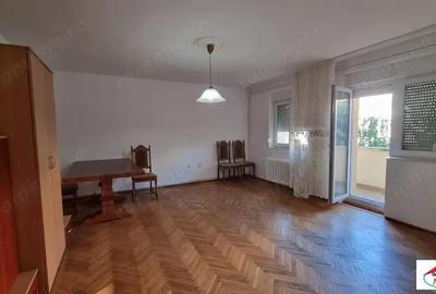 Apartament ultracentral 3 camere cu garaj si beci