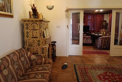 Casa interbelica, renovata total, centrul Perisului, cu vedere la lacul Cocioc Casa interbelica, renovata total, centrul Perisului, cu vedere la lacul Cocioc - 5