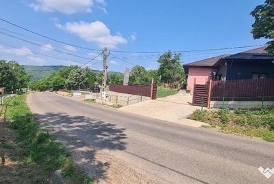 Casă cu 8 camere cu Teren 2370 Mp în Central - 2