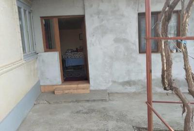 Casă cu 4 camere cu Teren 2500 Mp în Cocora - 1