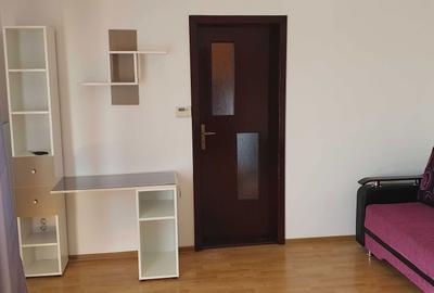 Garsonieră decomandată în Noua