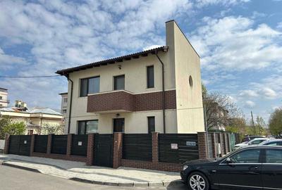 Casă cu 4 camere în Central - 1