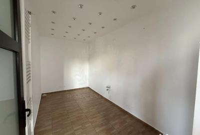 Casă cu 7 camere cu Teren 350 Mp în Central - 1