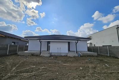 Casă cu 3 camere în Moșnița Nouă - 1