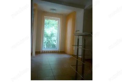 Casă cu 4 camere cu Teren 100 Mp în Moșilor - 2