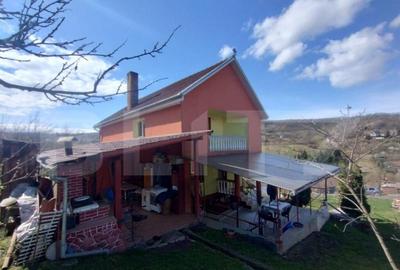 Casă cu 4 camere cu Teren 2000 Mp în Central - 10