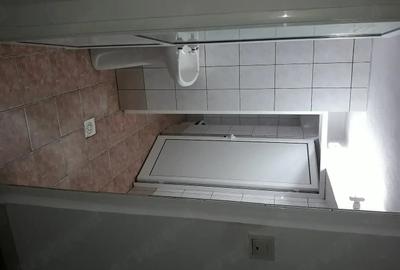 Spațiu comercial, de 600 mp, în Central - 4