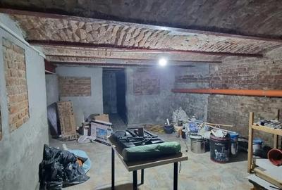 Inchiriez spatiu ultracentral Pitesti, 700 mp, vitrina mare stradala Inchiriez spatiu ultracentral Pitesti, 700 mp, vitrina mare stradala - 12