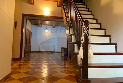 Pensiune cu 13 camere de vanzare in Bulz - 7