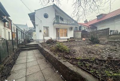 Casă cu 5 camere cu Teren 300 Mp în Falezei - 17