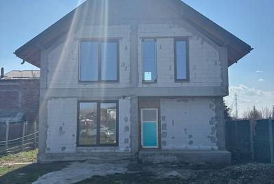 Casă cu 3 camere cu Teren 500 Mp în Roșu - 2