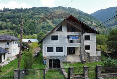 Casă individuală cu 7 camere cu Canalizare în Mădei - 2