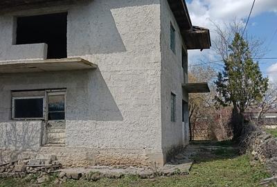 Casă cu 4 camere în Albești - 1