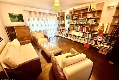 Casă cu 10 camere cu Teren 1081 Mp în Mogoșoaia