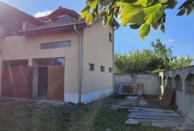 Casă cu 6 camere în Km 5 - 10