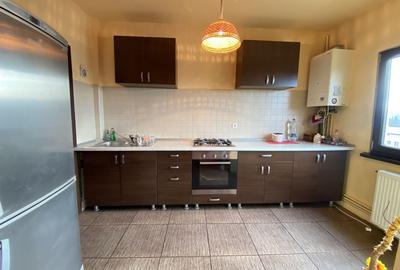 Apartament cu 3 camere semidecomandat, mobilat în Circumvalațiunii - 7