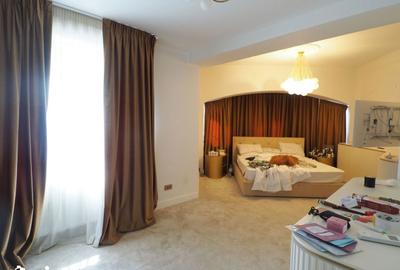 Casă cu 7 camere cu Teren 400 Mp în Central - 3