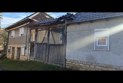 Casă cu 4 camere în Central - 2