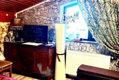 Casă cu 4 camere în Cătălina