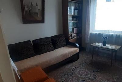 Unirii, zona Casa Vacantei, 3 camere, etaj 2 - 3