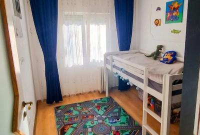 Apartament cu 3 camere semidecomandat în Rogerius