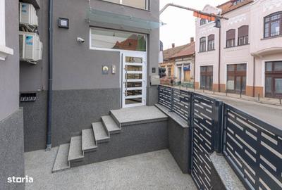 Apartament cu 4 camere în Central - 1