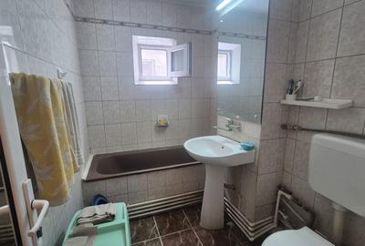 Apartament cu 2 camere decomandat în - 6