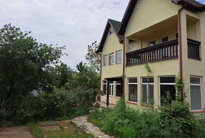 Casă cu 5 camere cu Teren 790 Mp în Corbeanca